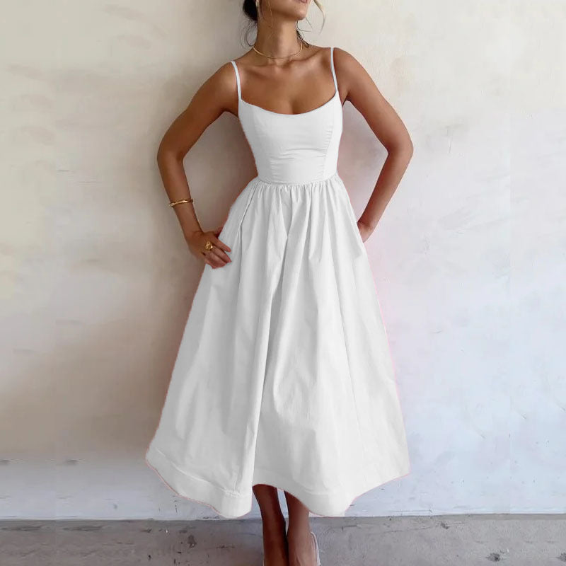 Robe longue fluide – fines bretelles, taille cintrée et coupe élégante
