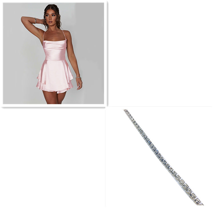 Robe courte satinée – coupe évasée