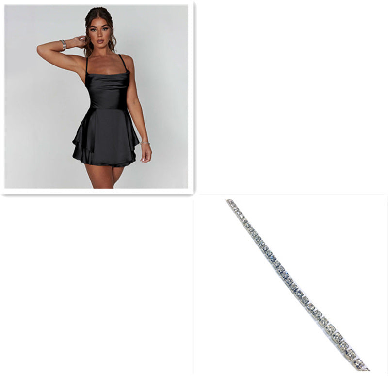 Robe courte satinée – coupe évasée