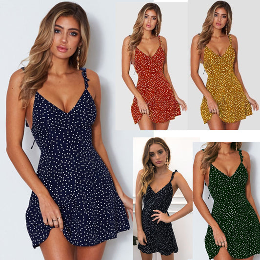 Robe courte à pois – bretelles fines, col V, coupe évasée estivale