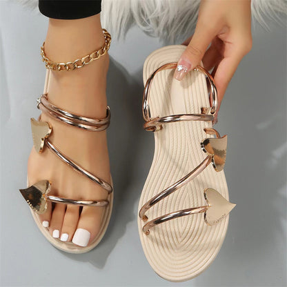 Sandales plates cœur – élégantes, confortables et parfaites pour l’été