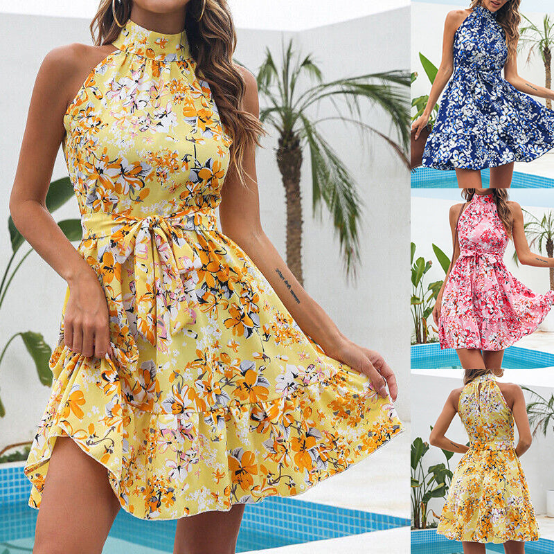 Robe courte d’été à fleurs – col montant et taille ceinturée