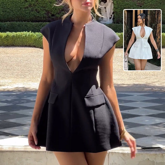 Robe courte chic – col V profond et coupe évasée